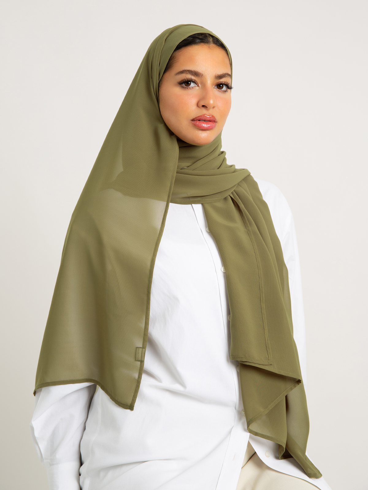 12015fw258saplol-light-olive-laser-tarha-plain-laser-tarha-1-base.jpg طرحة ليزر زيتي فاتح - الصورة 1