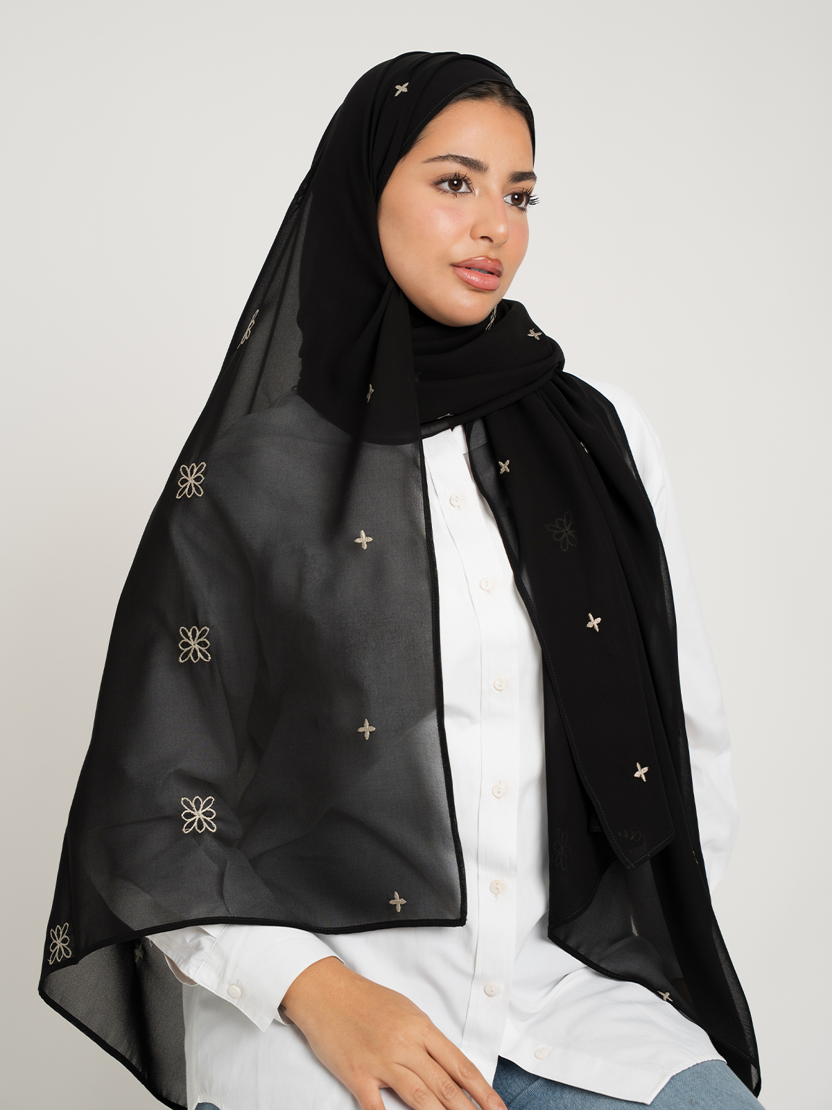 1204fw2512saplbk-black-bow-flower-laser-tarha-embroidered-laser-tarha-1-base.jpg طرحة باقة الورد ليزر أسود - الصورة 1