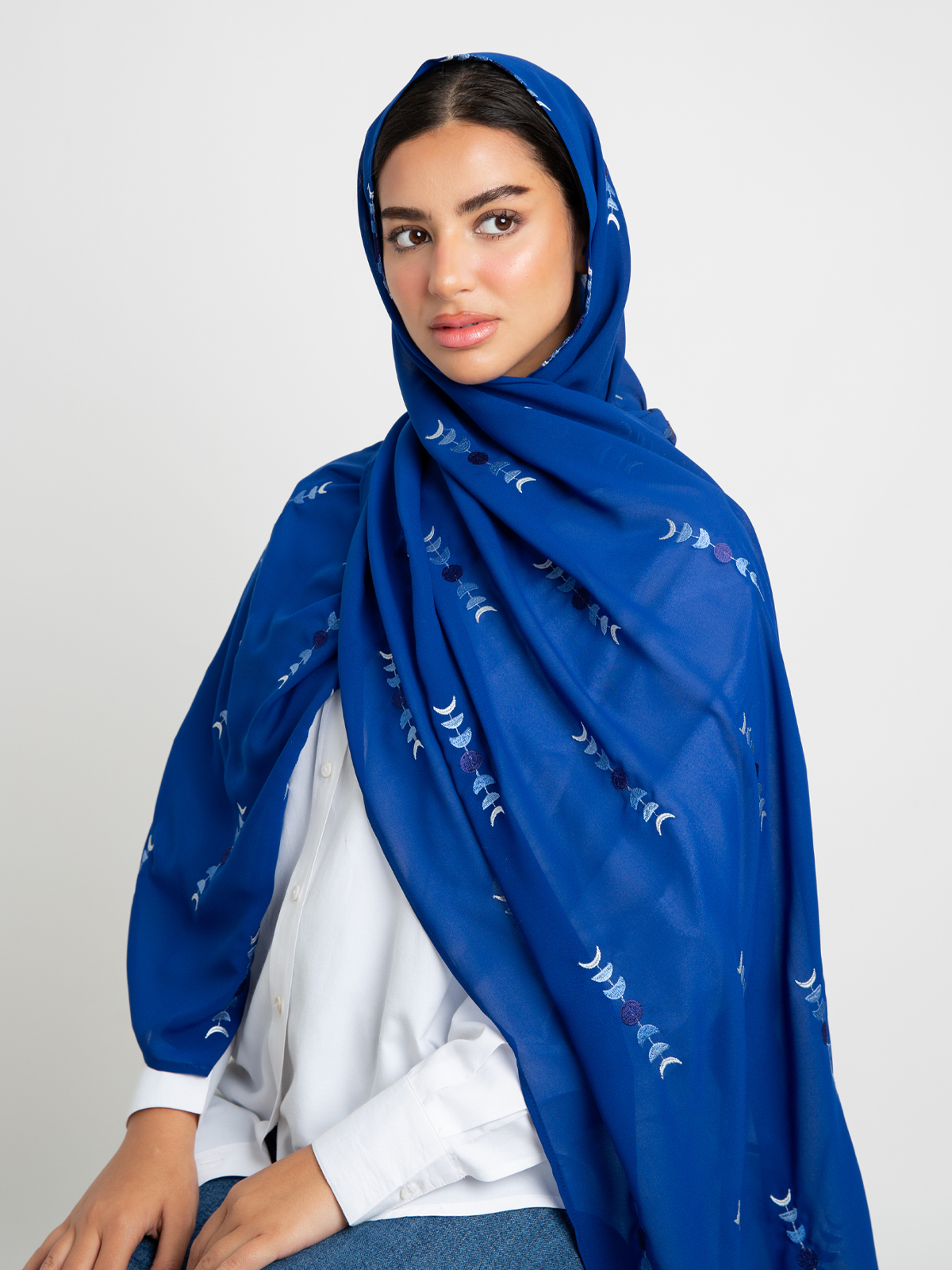 17010fw0425saplbl-indigo-moon-fade-laser-tarha-embroidered-laser-tarha-5-base.jpg طرحة قمرية ليزر نيلي - الصورة 1