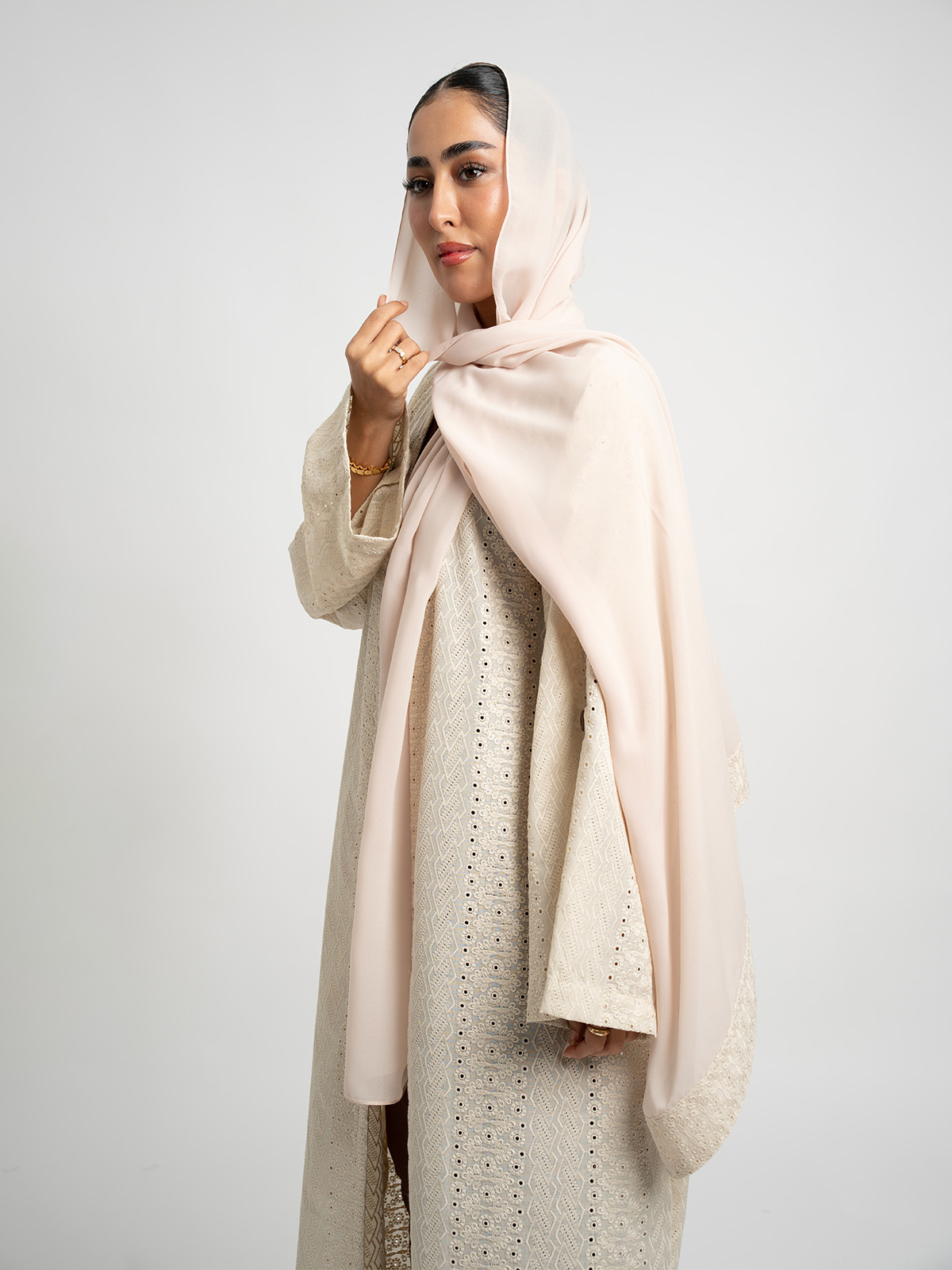 20301fw2601sacow.jpg عباية بوهيمي بقصة عادية زهرة ركامة سكري - الصورة 1