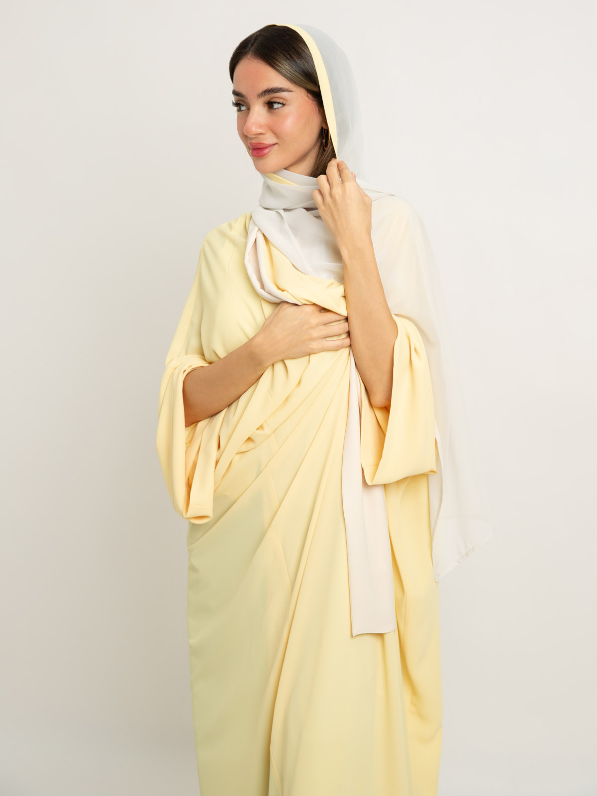 23104fw256saply-butter-yellow-flowstyle-abaya-plain-flowstyle-wide-fit-long-open-abaya-in-light-fabric-8-base.jpg عباية فلوستايل أصفر كريمي - الصورة 1