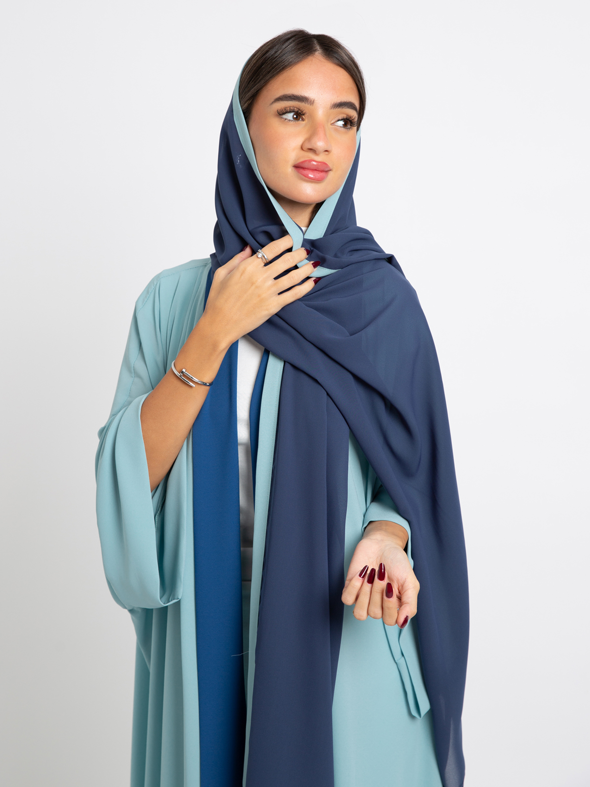 23109ss2409saplbl-aqua-blue-on-blue-flowstyle-abaya-plain-flowstyle-wide-fit-long-open-abaya-light-fabric-5_1.jpg عباية فلوستايل أكوا وأزرق - الصورة 1