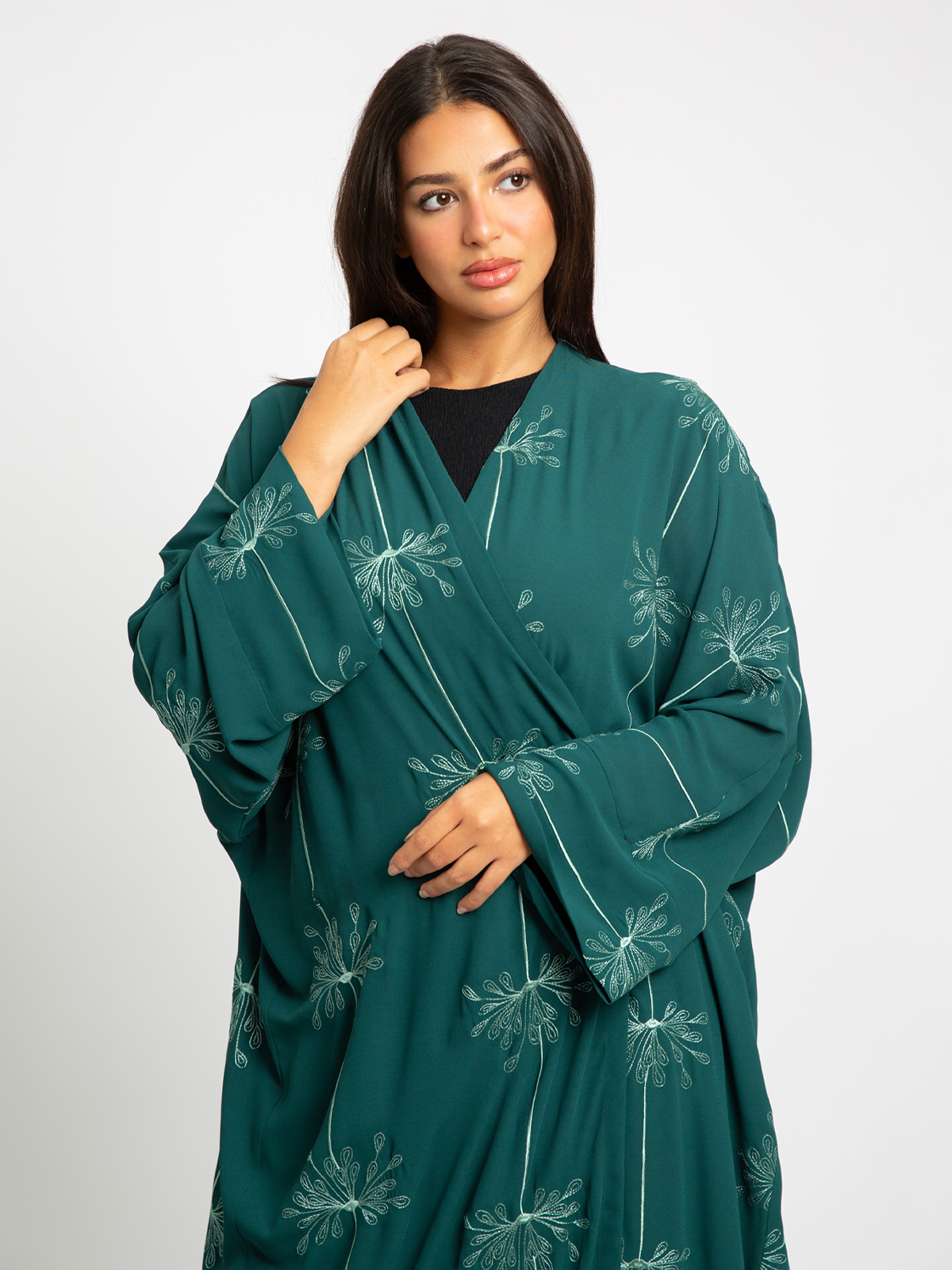24605fw259saplg-green-flower-splash-wide-fit-abaya-wide-fit-long-open-abaya-in-embroidered-light-crepe-fabric-6-base.jpg عباية واسعة رشة الورد أخضر - الصورة 1