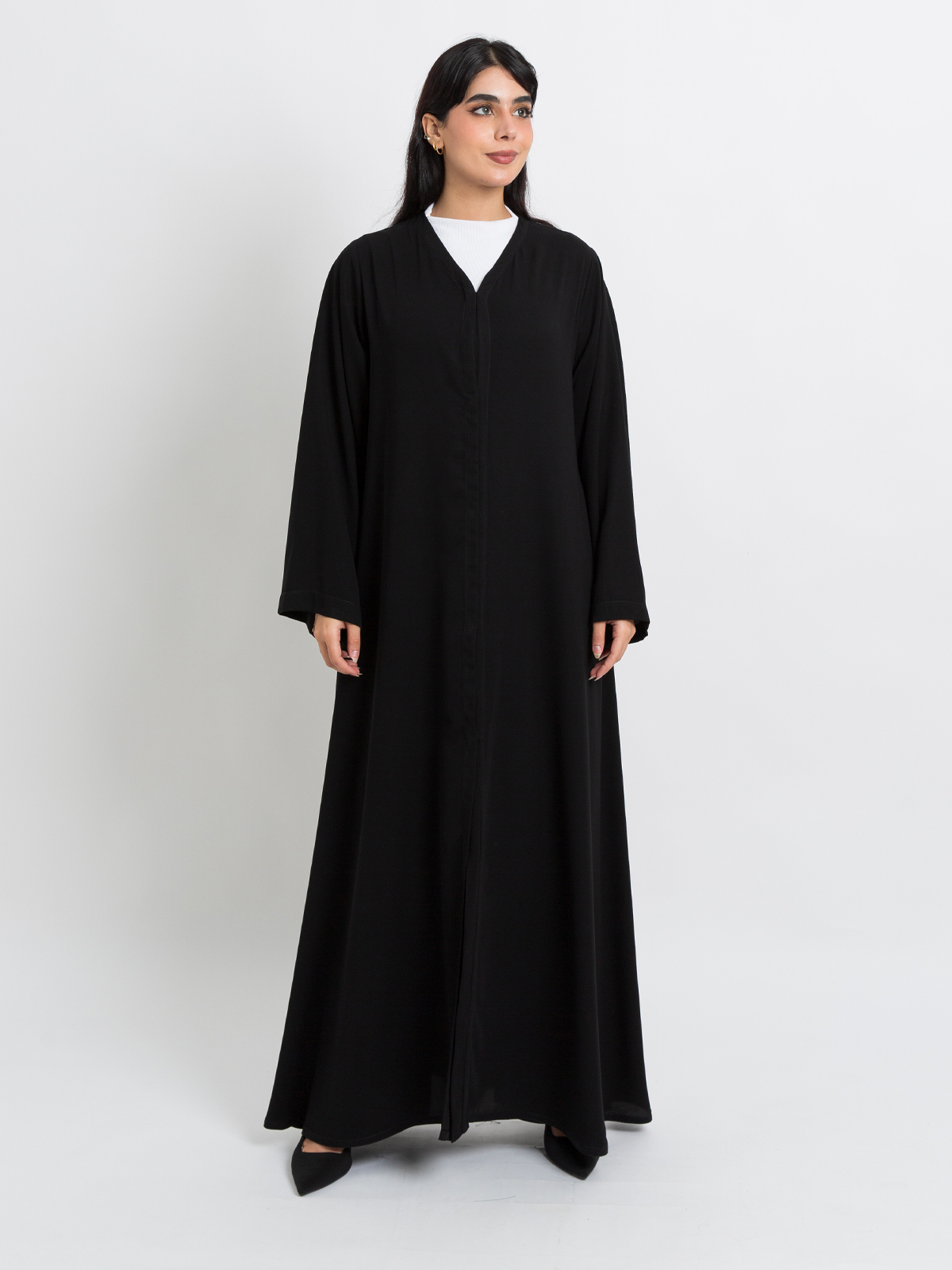 28001fw24012saplbk-black-a-cut-closed-abaya-plain-half-cloche-a-cut-long-closed-abaya-in-crepe-fabric-1-base_1.jpg عباية نص كلوش مقفلة أسود - الصورة 1