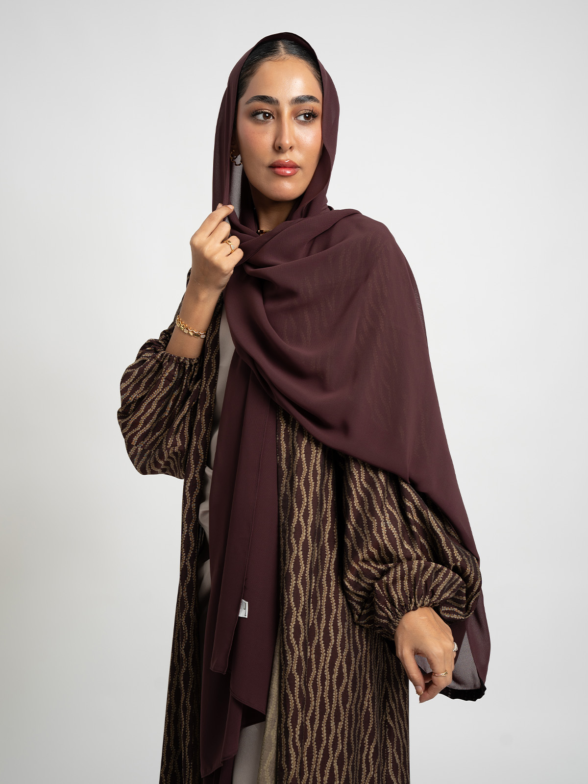 280030fw261sacobr-brown-autumn-rhythm-a-cut-abaya-half-cloche-a-cut-long-open-abaya-with-puff-sleeves-in-printed-modal-fabric-3-base_1.jpg عباية نص كلوش نغم الخريف بني - الصورة 1