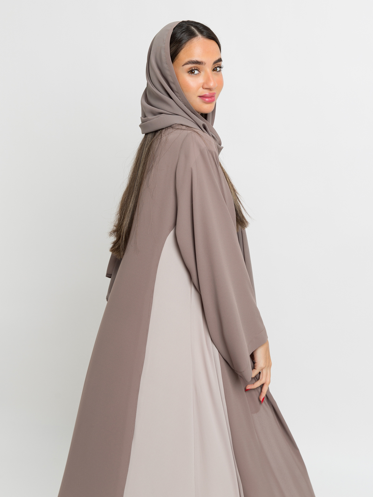 28005fw2410saplbe-shades-of-brown-princess-abaya-a-cut-long-open-abaya-in-light-fabric-5-base_1.jpg عباية برنسيس بدرجات البني - الصورة 1