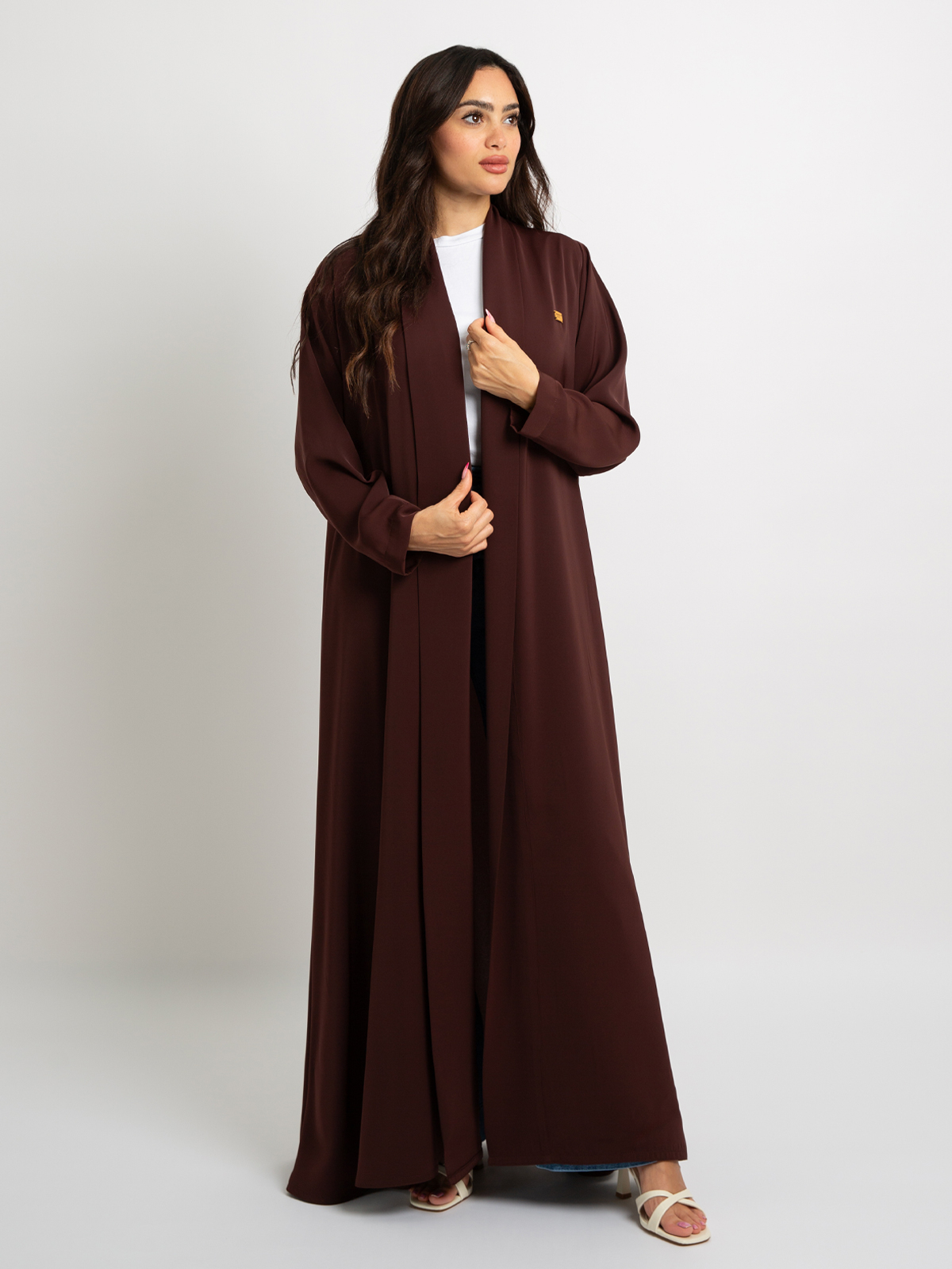 28006fw258saplmr-maroon-a-cut-with-collar-abaya-half-cloche-a-cut-long-open-abaya-in-crepe-fabric-1-base_1.jpg عباية نص كلوش بكولة عودي - الصورة 1