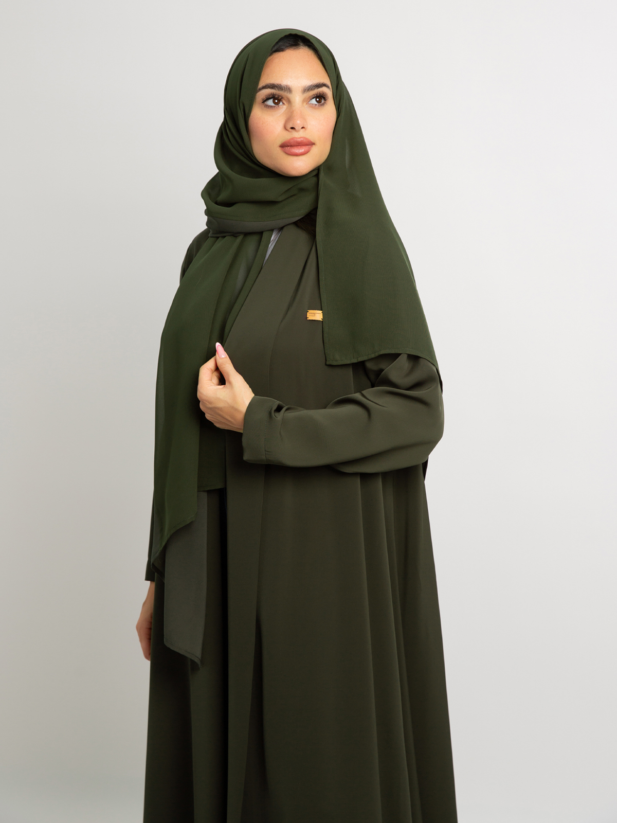 28008fw258saplol-olive-a-cut-with-collar-abaya-half-cloche-a-cut-long-open-abaya-in-crepe-fabric-5-base_1.jpg عباية نص كلوش بكولة زيتي - الصورة 1