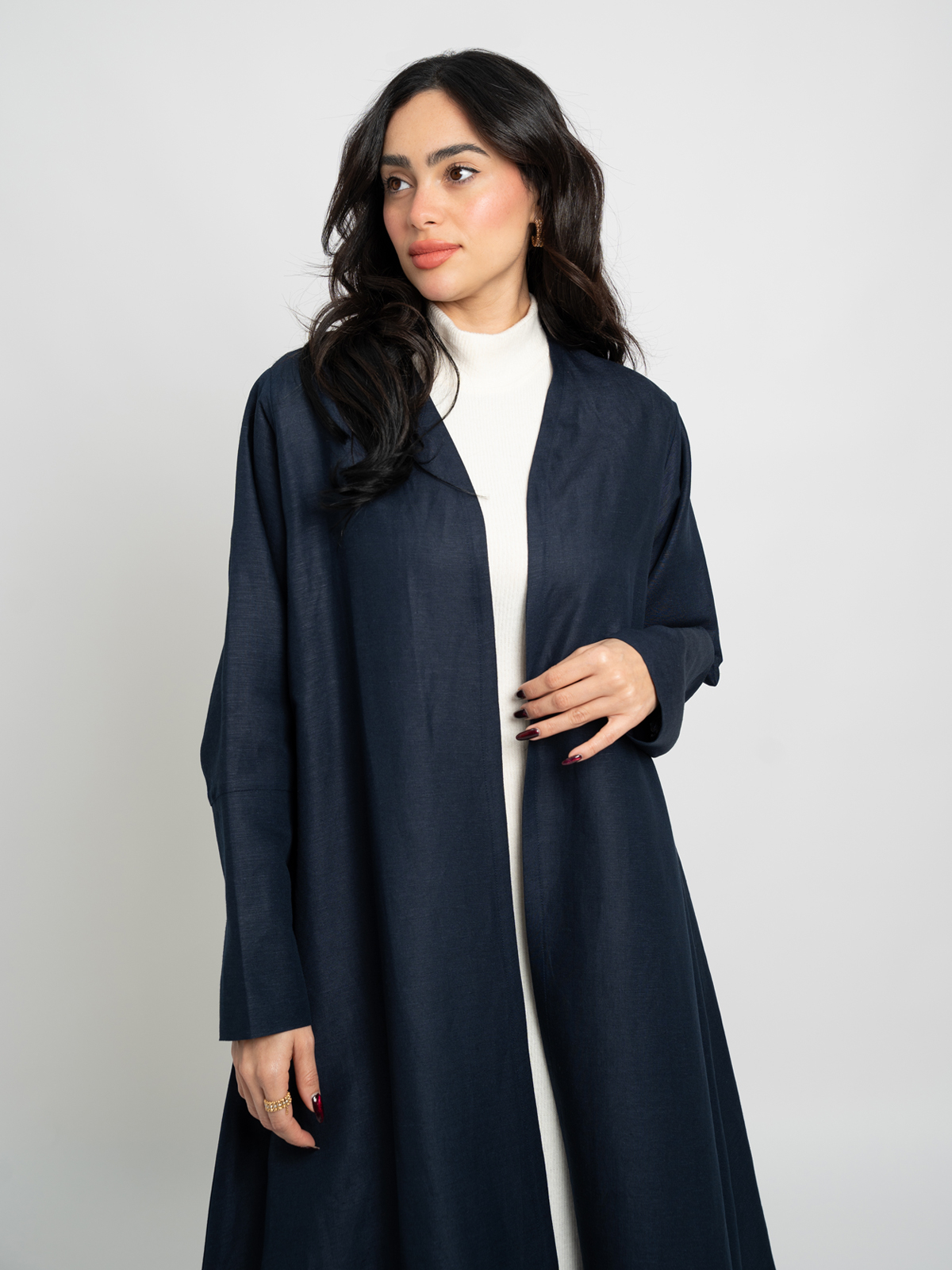 280090fw2512salin-navy-linen-a-cut-abaya-half-cloche-a-cut-long-open-abaya-in-linen-fabric-1-base.jpg عباية نص كلوش كتان كحلي - الصورة 1