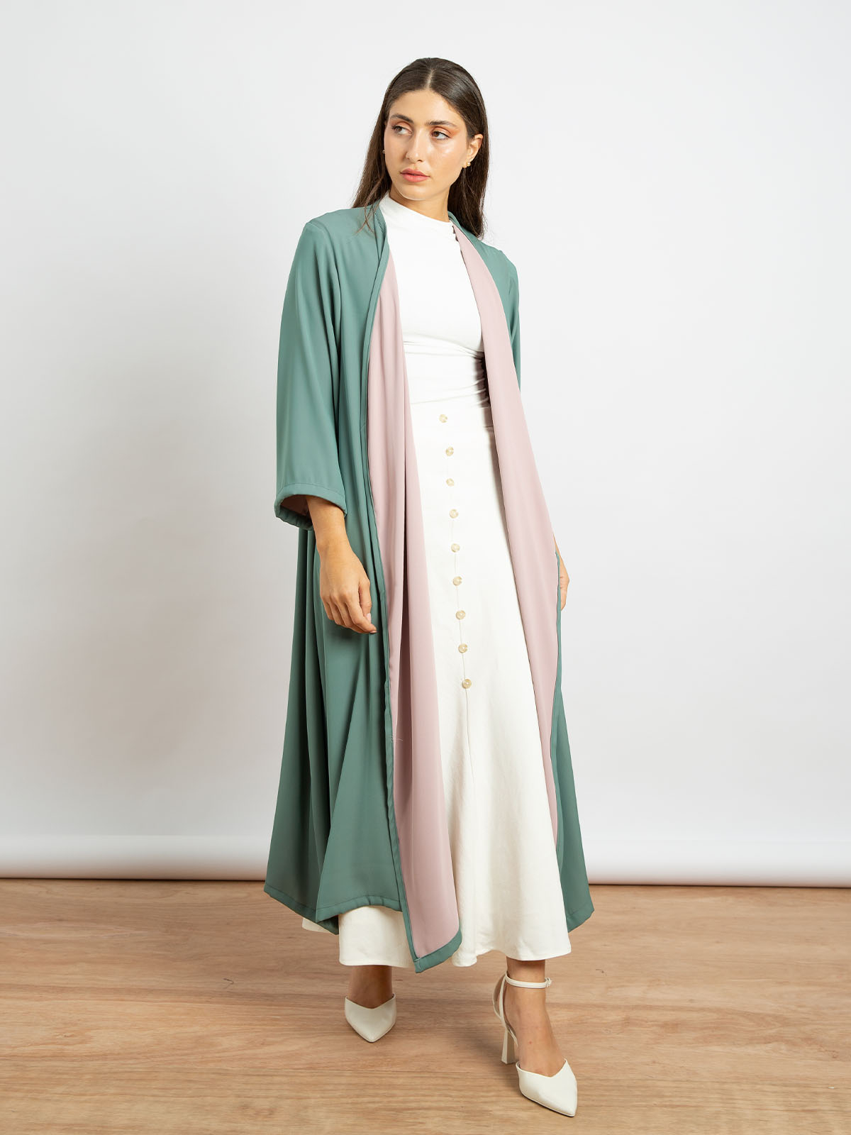 pistachio-with-pink-crepe-urban-open-midi-abaya-1-1.jpg عباية أوربان ميدي مفتوحة بقماش كريب - فستقي مع وردي - الصورة 1